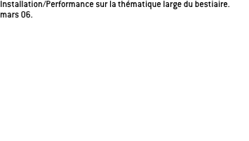 Cette étape apparaît comme un intermédiaire avant la parade qui aura lieu dans l’espace de la chambre.
    

